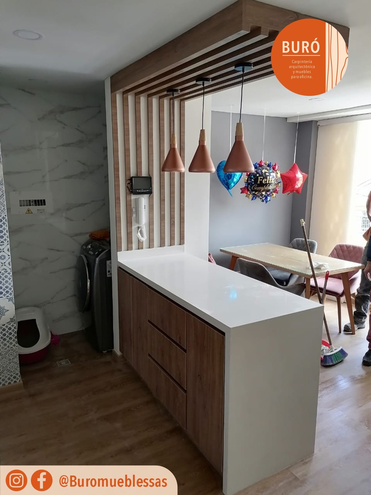 Cocina Lienal con barra frontal 0.10.jpg